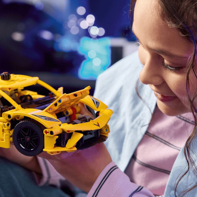 LEGO TECHNIC 42205 Đồ Chơi Siêu Xe Chevrolet Corvette Stingray (732 chi tiết)