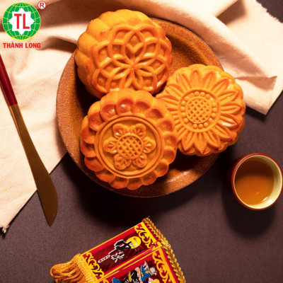 Bộ hộp Bánh trung thu Thịnh Vượng 4 bánh 2 trứng 270g - Thành Long - 1080g - tặng 1 hộp trà - VIỆT NAM