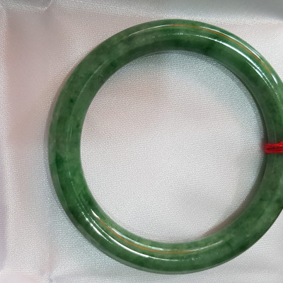 Vòng Cẩm Thạch tự nhiên mới Đậu Lý Sao Sao 56mm x cọng 9mm cao cấp sịn đẹp Vòng tay màu xanh đậu lý bông đậm đều bóng mượt đẹp Nữ 54kg - 64kg đeo rất đẹp sang tay món quà tặng Mẹ , người thân ý nghĩa ạ