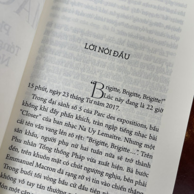 BRIGITTE MACRON - Phu nhân tổng thống Pháp - Người phụ nữ tự do - Maelle Brun - Nguyễn Thị Tươi dịch – Nxb Phụ Nữ Việt Nam (bìa mềm)
