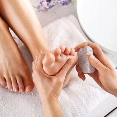 Đá Tự Nhiên Chà Gót Chân Da Chết Kai Estiful Foot Care Goods 000HB0306 (1 Túi 1 đá) 