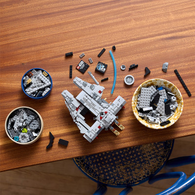 Đồ Chơi Lắp Ráp Phi Thuyền Vũ Trụ Millennium Falcon LEGO STAR WARS 75375 (921 chi tiết)
