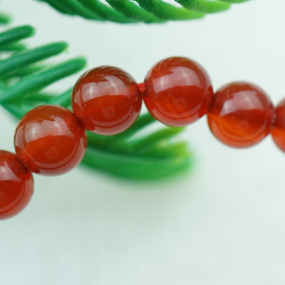 Vòng Tay Phong Thủy Mã Não Đỏ 5 ly – Bí quyết thu hút tài lộc, may mắn và tình duyên dành riêng cho nữ mệnh Hỏa !