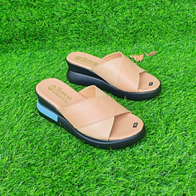 Dép nữ đế xuồng 7cm Trường Hải trung niên 2 màu đen, kem PU nhẹ DN145
