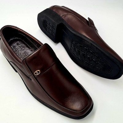 GIÀY NAM DA BÒ,QUAI CÓ GẮN KHUY CHỮ R ĐẸP MẮT