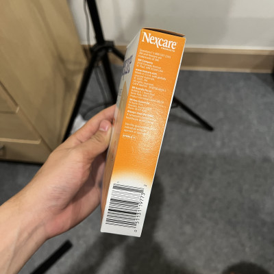 Hộp 4 miếng gạc khử trùng chống thấm nước màu da, có bông thấm hút dịch mủ, cỡ lớn 3M Nexacare Awp34, thương hiệu Mỹ