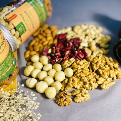 Mix nhân hạt cao cấp Thương Hiệu HOLINUT / Nhân óc chó vàng, nhân óc chó đỏ, nhân macca, hạt hạnh nhân, hạt điều - đóng gói 500gr