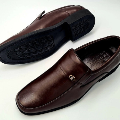 GIÀY NAM DA BÒ,QUAI CÓ GẮN KHUY CHỮ R ĐẸP MẮT