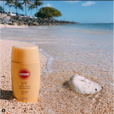 Combo Chống Nắng, Chống Nước Suncut Và Sữa Rửa Mặt Dưỡng Ẩm Mặt Làm Sạch Da Softymo Kose Nhật Bản 110g, 190g