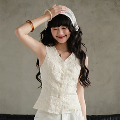 Áo sát nách cổ tim viền ren có nút cài nữ tính Cara Miều Est.2013