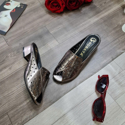 Dép nữ rọ đục lổ, gót vuông ROSATA RO684 - 4p - Bạc - BKSTORE