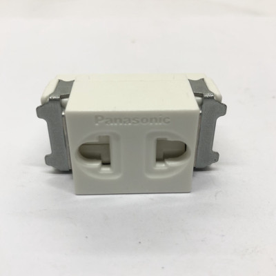 Ổ cắm đơn Panasonic WNV1091-7W dòng Full Color, bắt vít - Hàng chính hãng