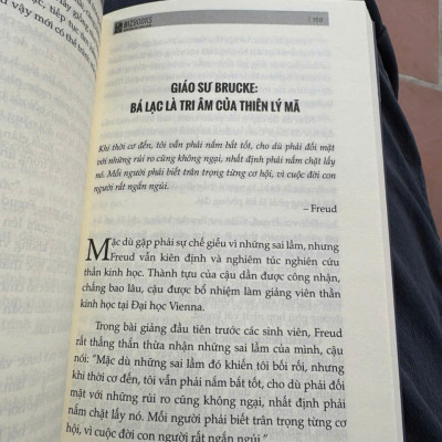 NGƯỜI THẦY KHAI SÁNG CUỘC ĐỜI CỦA SIGMUND FREUD – Mộng Chi - Bizbooks