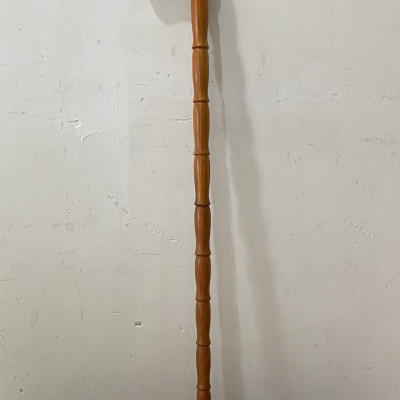 Gậy batoong bằng gỗ hương chống trơn trượt cho người già