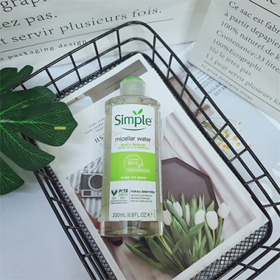 Nước tẩy trang Simple Micellar Water Gently Removes Make-up & Hydrates làm sạch và cấp ẩm cho da (200ml) - Hàng chính hãng