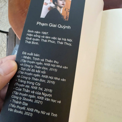 CƠN MƯA BÊN HỒ NƯỚC BÍ MẬT – Phạm Giai Quỳnh – Trần Lê Book