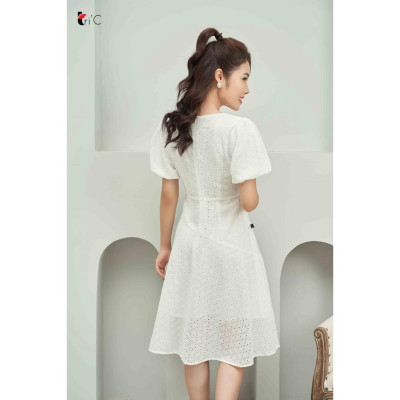 Đầm hoa thêu đục, tay bồng Tri