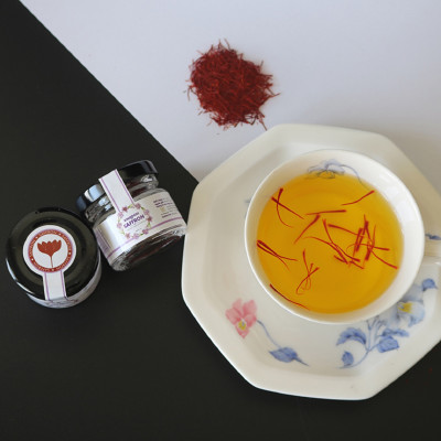 Combo 5 hộp (hộp/1gr) nhụy hoa nghệ tây Kingdom Herb, saffron Iran chính hãng super negin thượng hạng (Tặng táo đỏ Tân Cương 55g, bình nước và nhíp gắp)