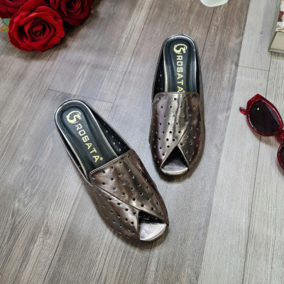 Dép nữ rọ đục lổ, gót vuông ROSATA RO684 - 4p - Bạc - BKSTORE