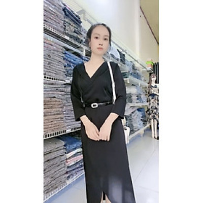 Đầm xẻ cao cấp màu đen thon gọn lại dễ mix đồ.
