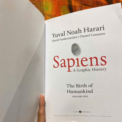 Sách - Sapiens: A Graphic History: The Birth of Humankind (Vol. 1) by Yuval Noah Harari/Paperback & Illustrated - Ngoại văn chính hãng