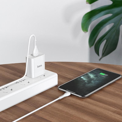 Bộ sạc Hoco C81A sạc nhanh 2.1A Max - Hàng Chính Hãng 1 cổng sạc Usb to lai ning chất liệu PVC an toàn Pon Case