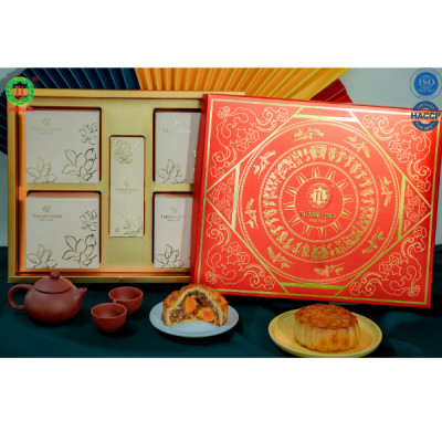 Bộ hộp Bánh trung thu Thịnh Vượng 4 bánh 2 trứng 270g - Thành Long - 1080g - tặng 1 hộp trà - VIỆT NAM